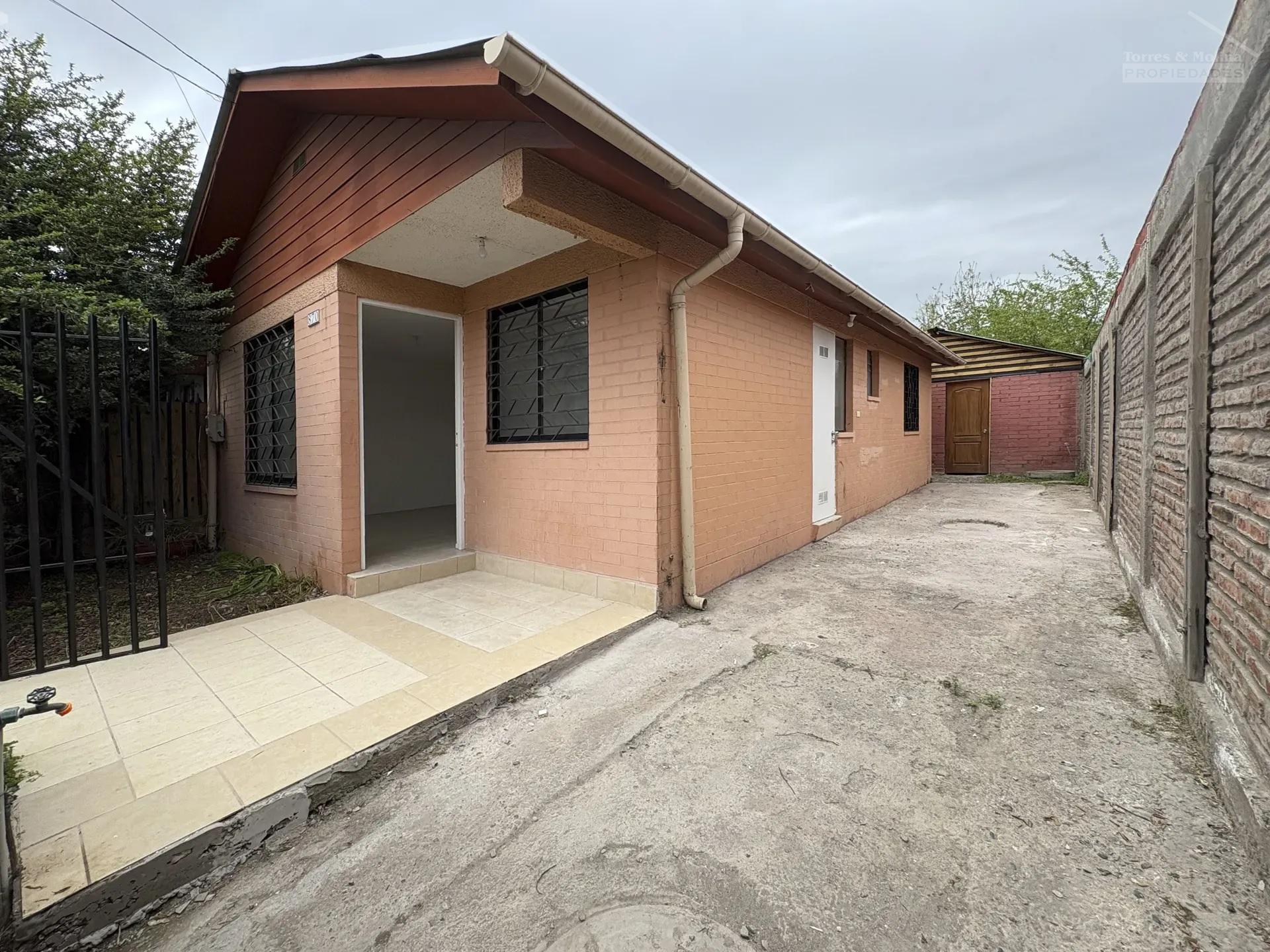 Estupenda Casa, Excelente Ubicación, En Calle Cerrada