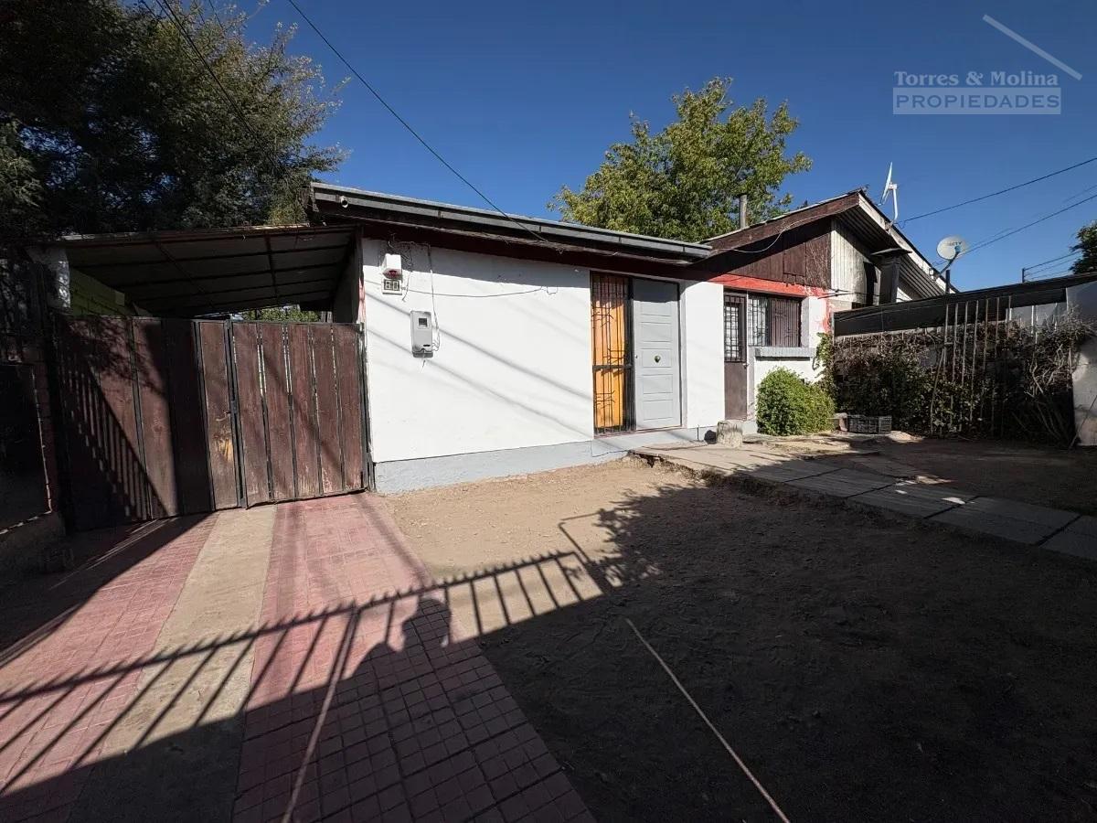 Casa Con Antejardin Y Patio, Entrada De Auto