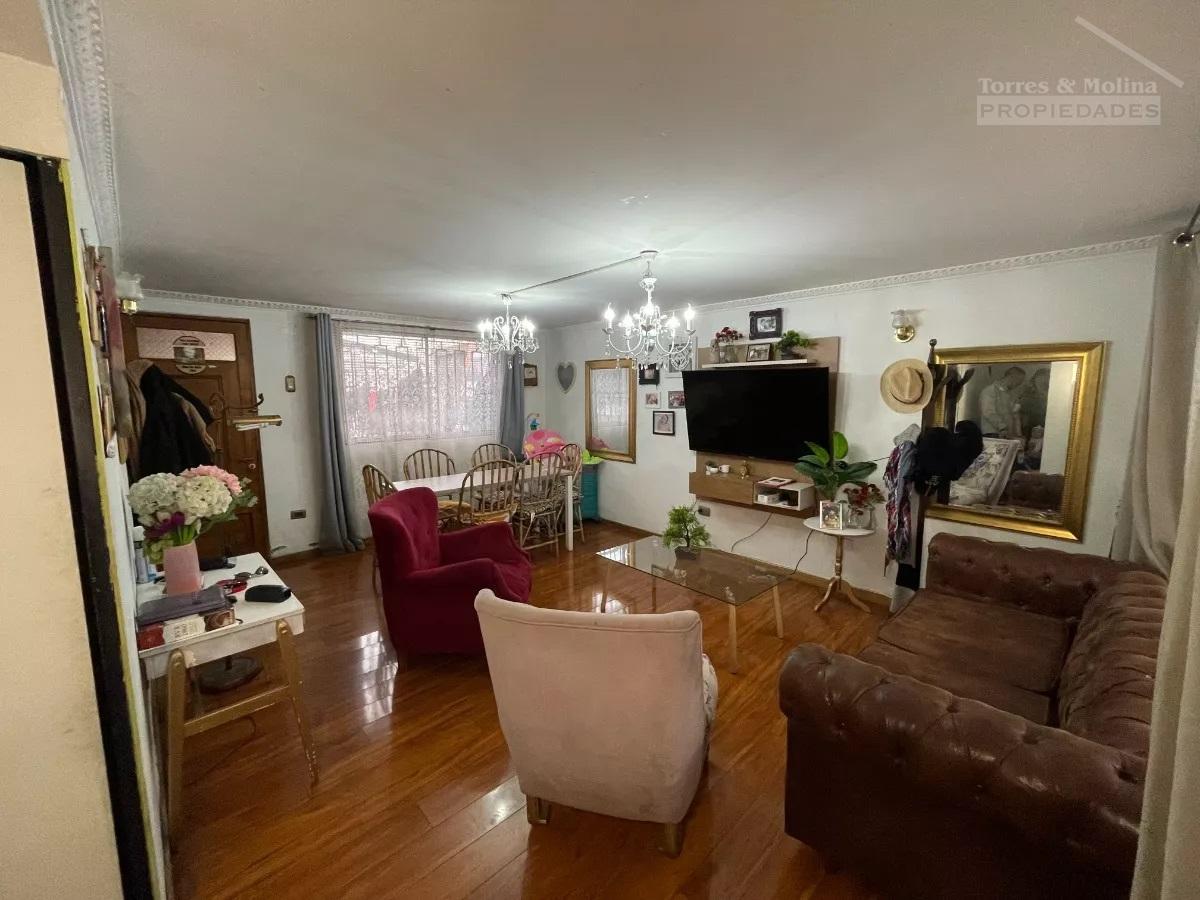 Gran Oportunidad !!!!! Casa Amplia, A Pasos Gran Avenida