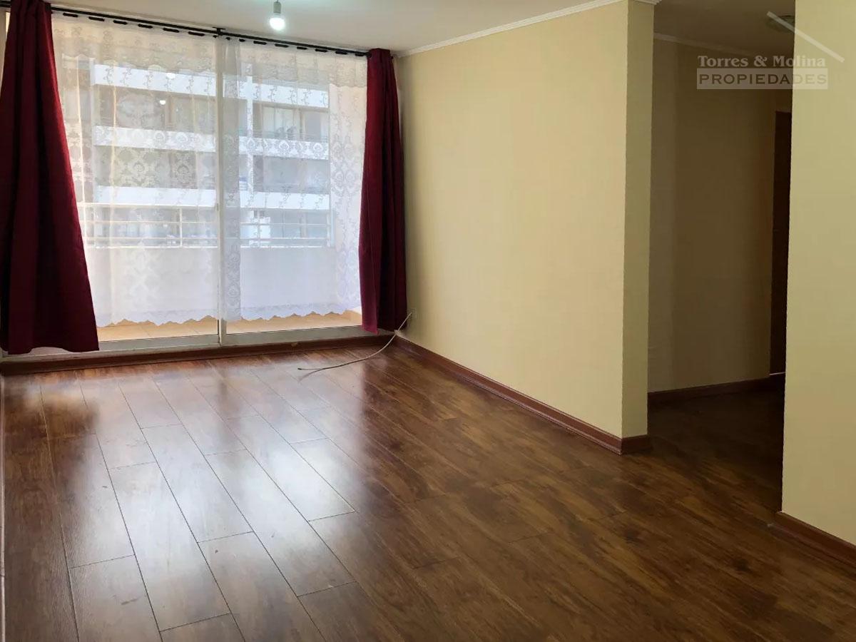 Amplio Departamento, Buena Ubicación, Estacionamiento