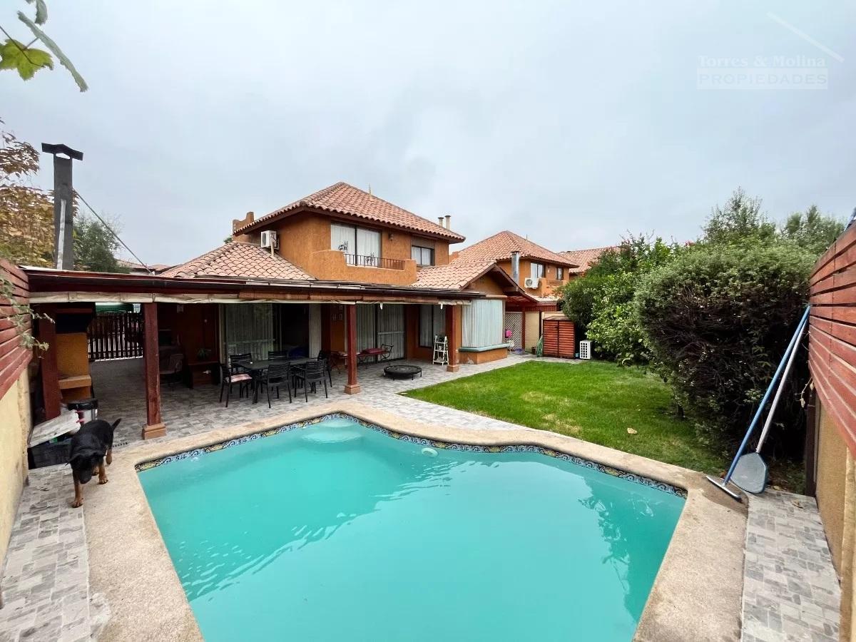 Linda y Acogedora Casa, Con Excelente Ubicación y Seguridad