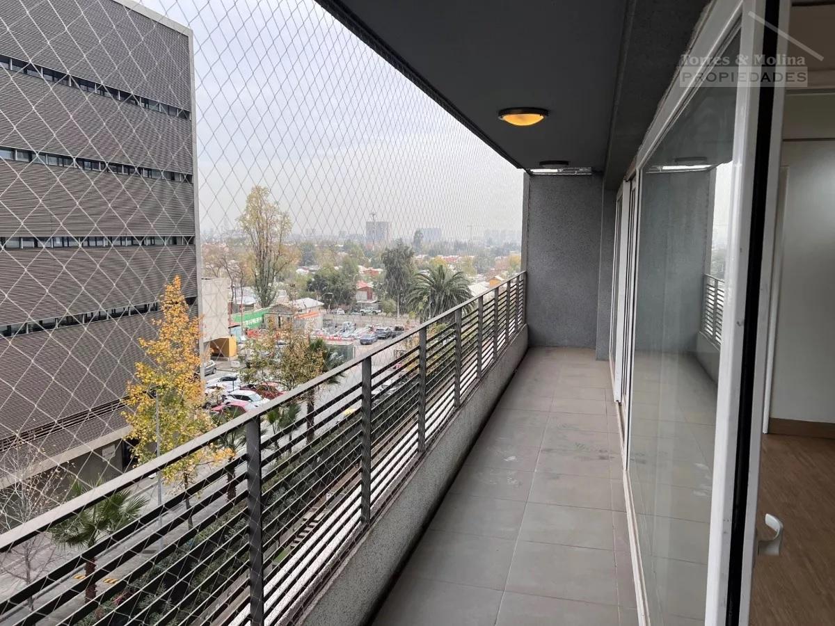 Estilo Mariposa, A Pasos Metro Las Torres